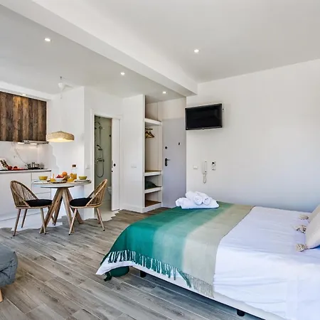 Sea View Apartment *